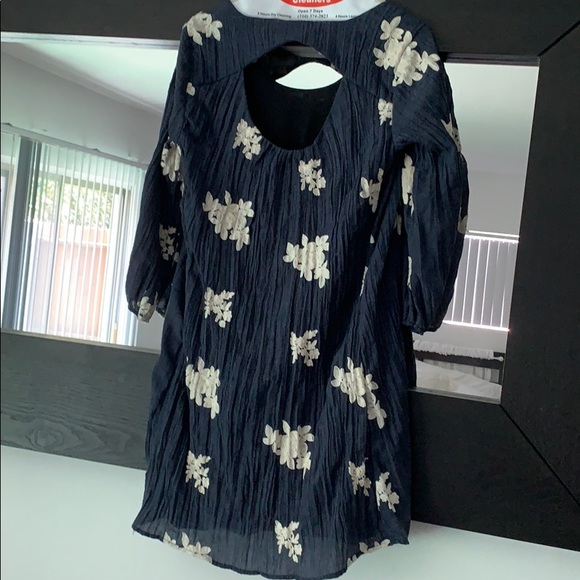 Adorable Flow dress! - Picture 2 of 6